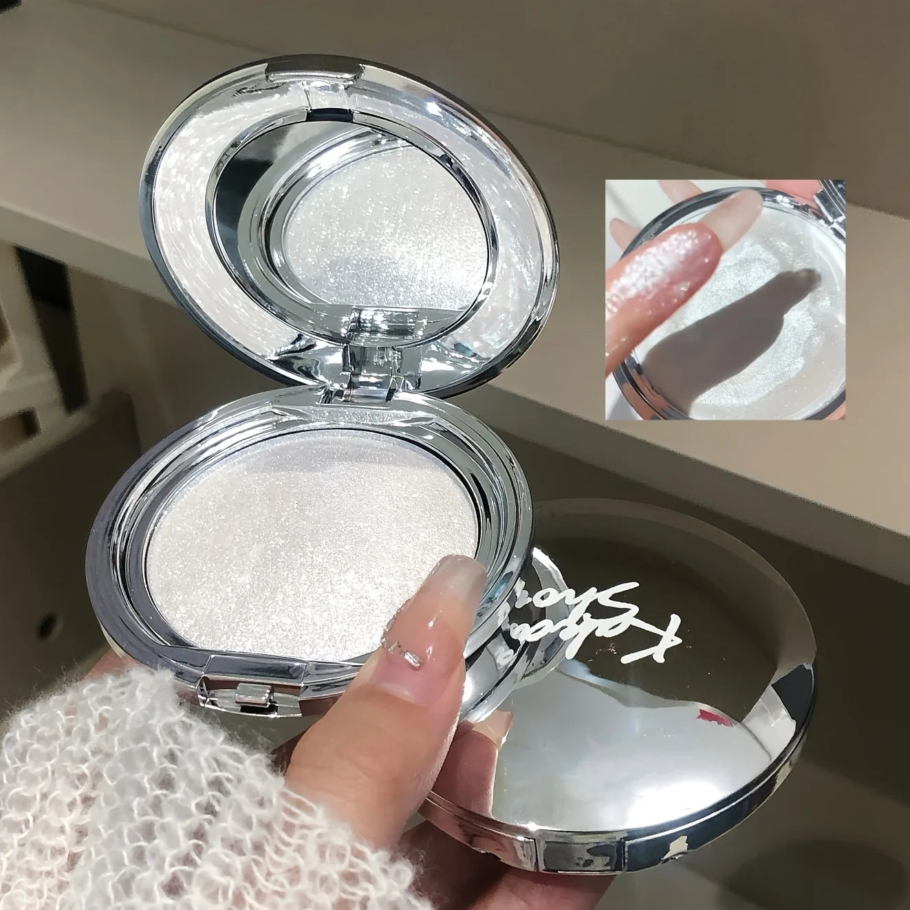 Monochrome Highlighter Cream, Facial Brightening, Diamond Sparkle, Shimmer, Pearlescent Mashed Potato Texture, Long-Lasting, Smudge-Proof, Radiant Glow, Contouring, Creating a 3D Effect, Natural Blush, Multifunctional Rouge C